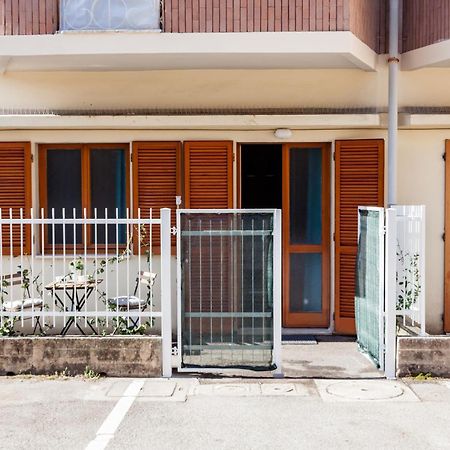 Open The Classic Wooden Shutters At A Cozy City Nest ฟลอเรนซ์ ภายนอก รูปภาพ