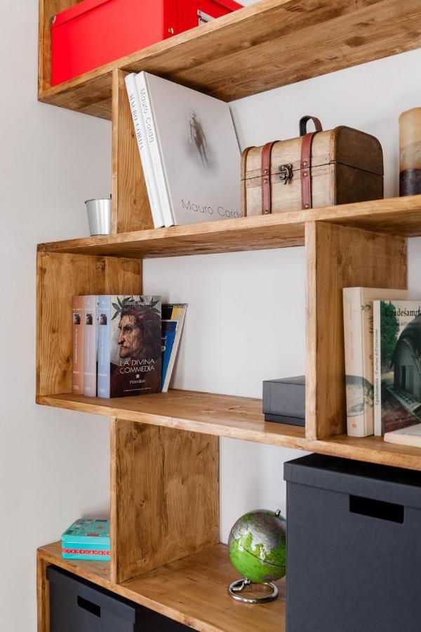 Open The Classic Wooden Shutters At A Cozy City Nest ฟลอเรนซ์ ภายนอก รูปภาพ