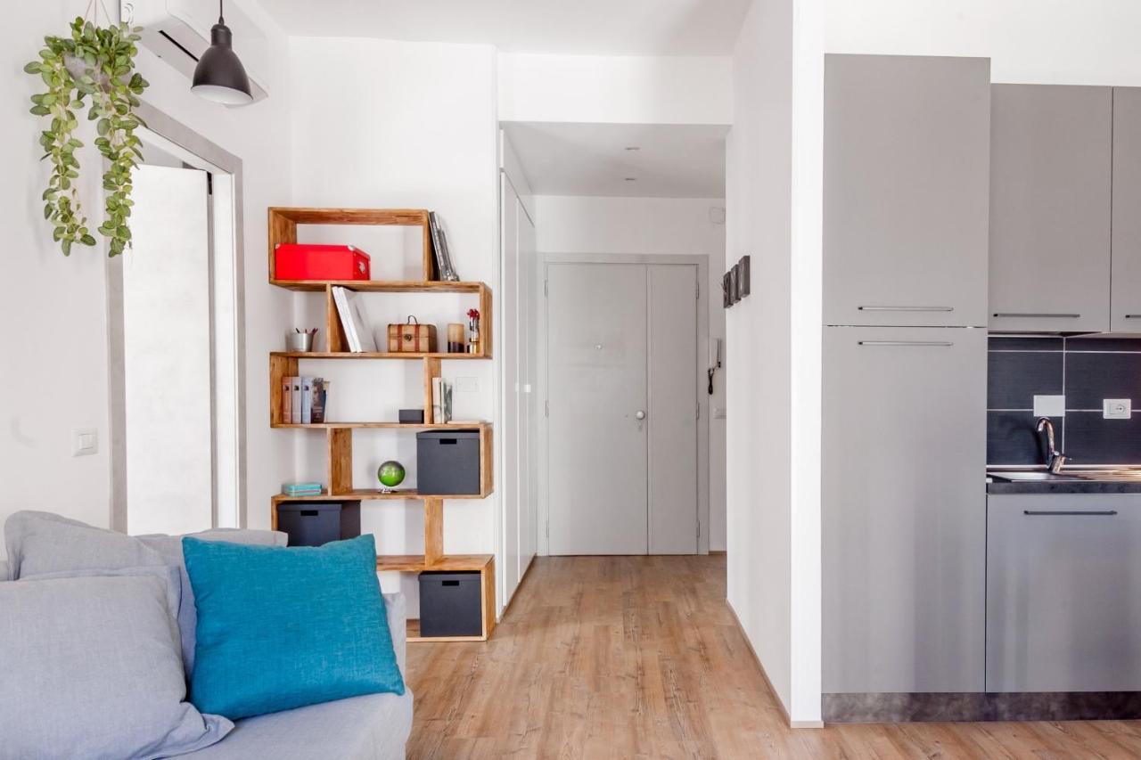 Open The Classic Wooden Shutters At A Cozy City Nest ฟลอเรนซ์ ภายนอก รูปภาพ
