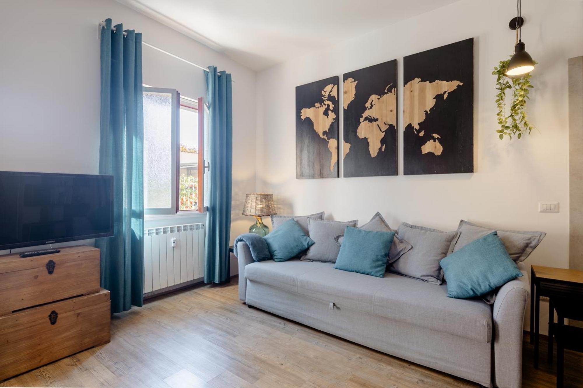 Open The Classic Wooden Shutters At A Cozy City Nest ฟลอเรนซ์ ภายนอก รูปภาพ