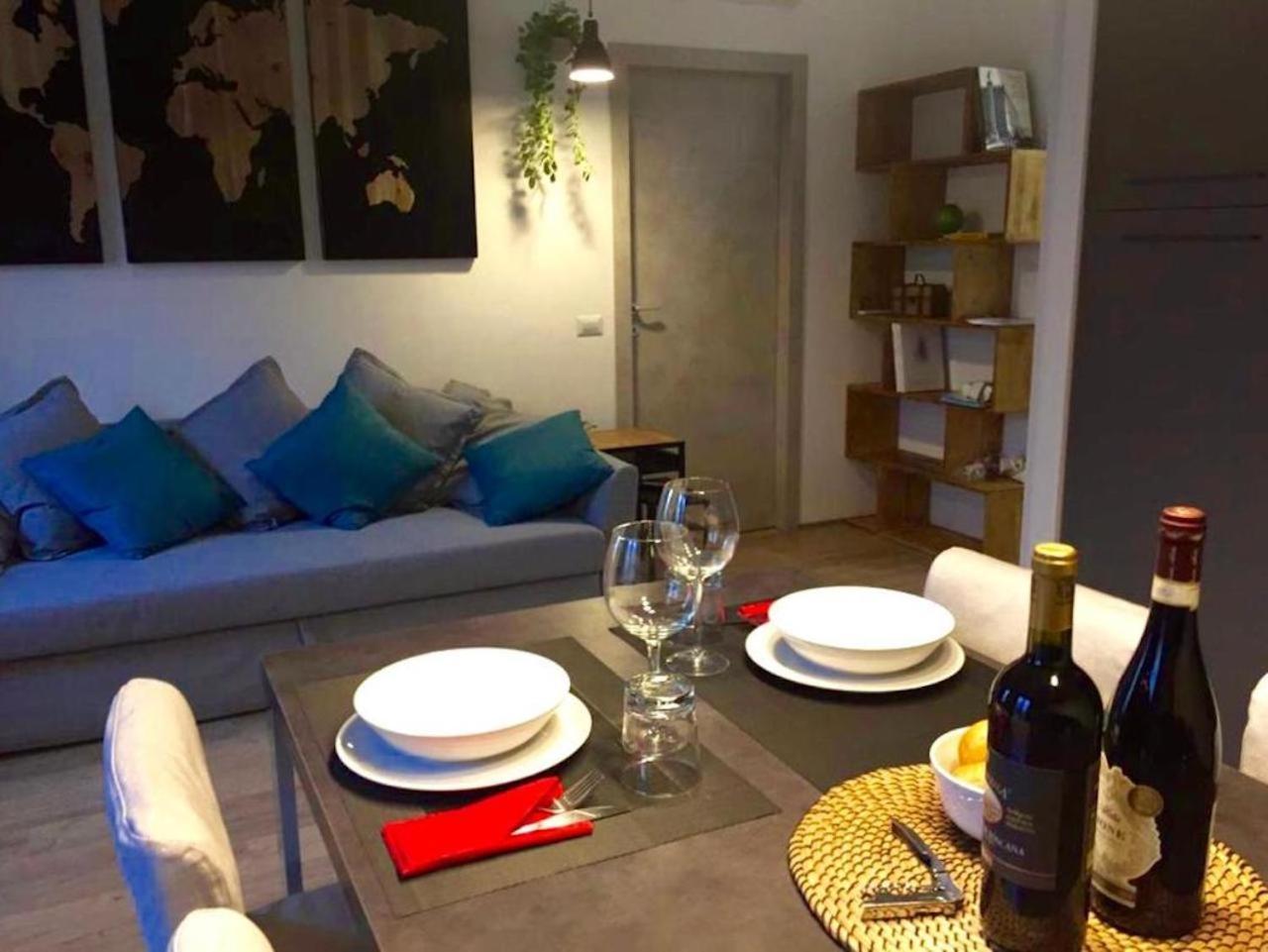 Open The Classic Wooden Shutters At A Cozy City Nest ฟลอเรนซ์ ภายนอก รูปภาพ