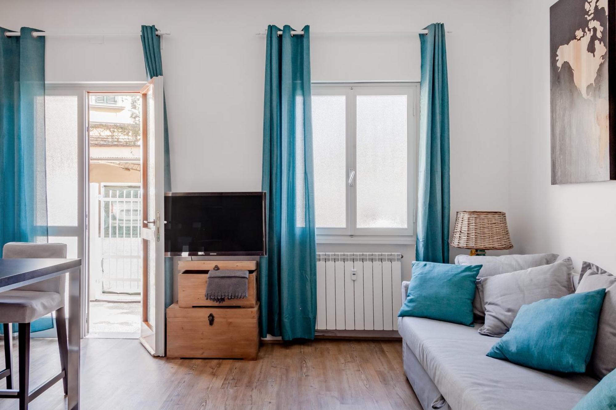 Open The Classic Wooden Shutters At A Cozy City Nest ฟลอเรนซ์ ภายนอก รูปภาพ