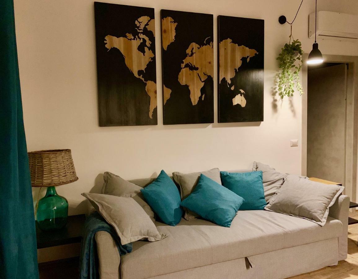 Open The Classic Wooden Shutters At A Cozy City Nest ฟลอเรนซ์ ภายนอก รูปภาพ